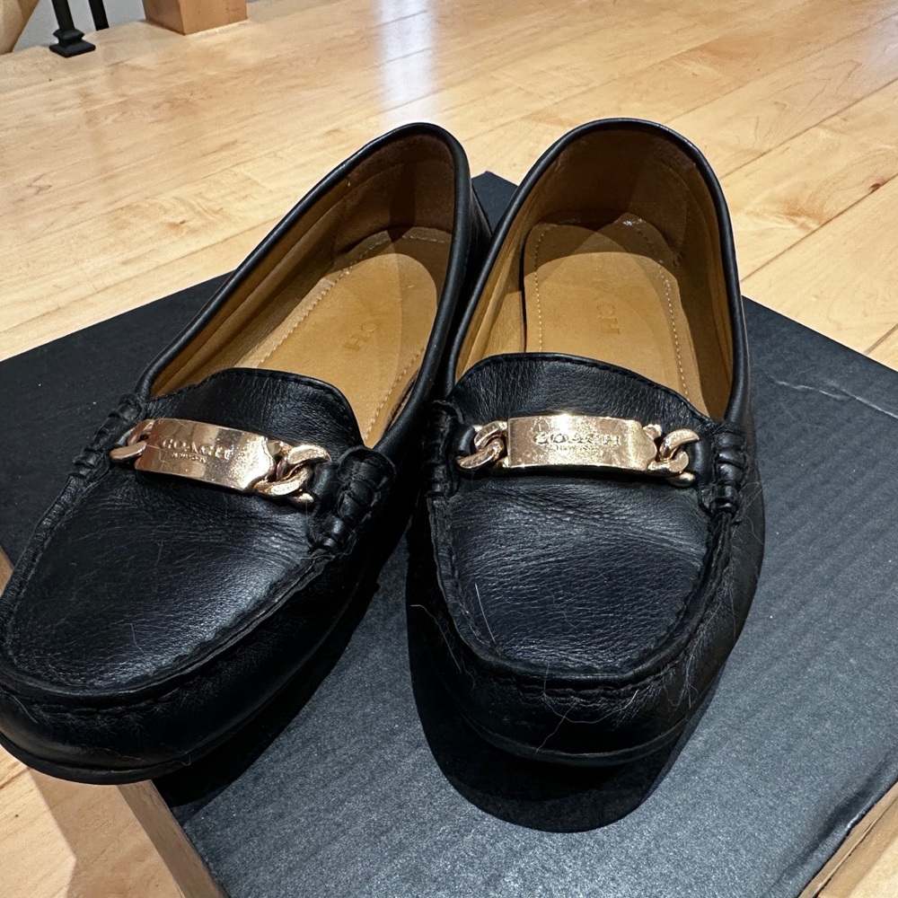 Coach Black Leather Loafers Driver with Gold Chain Womens US size 7.5